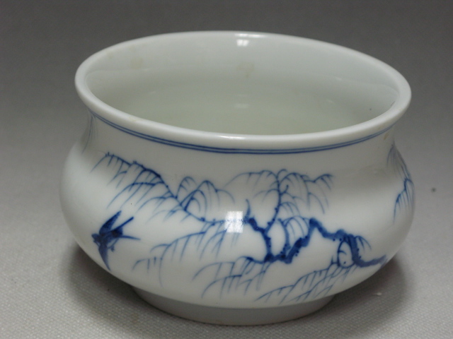 燕子大瓷器<br> Porcelain Water Bowl C